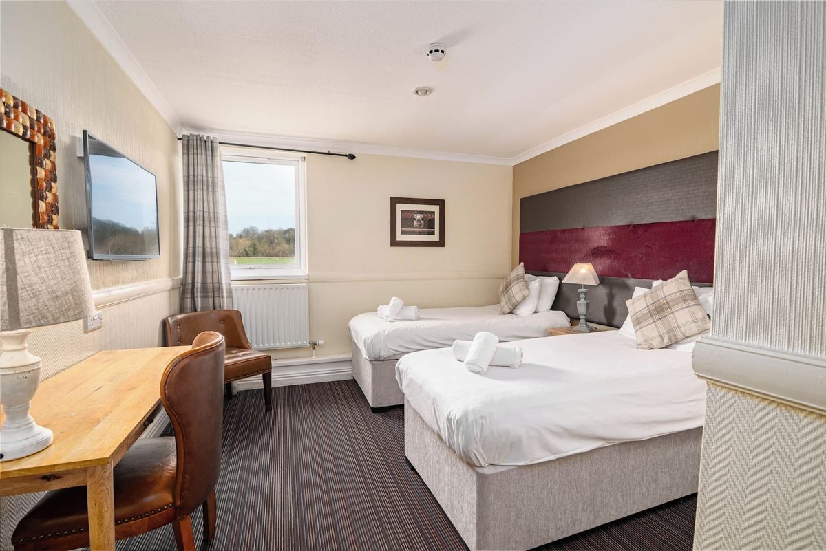 Honest Lawyer Hotel room